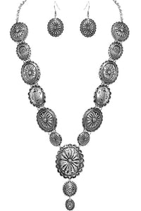THE LARGE CONCHO STATEMENT NECKLACE COLLECTION