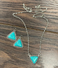 Load image into Gallery viewer, THE TRIANGLE PENDANT SET