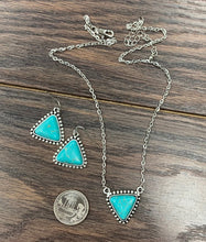 Load image into Gallery viewer, THE TRIANGLE PENDANT SET