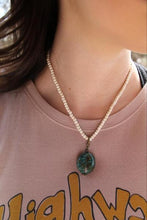 Load image into Gallery viewer, THE WHITE BONE &amp; GREEN OVAL STONE CHOCKER