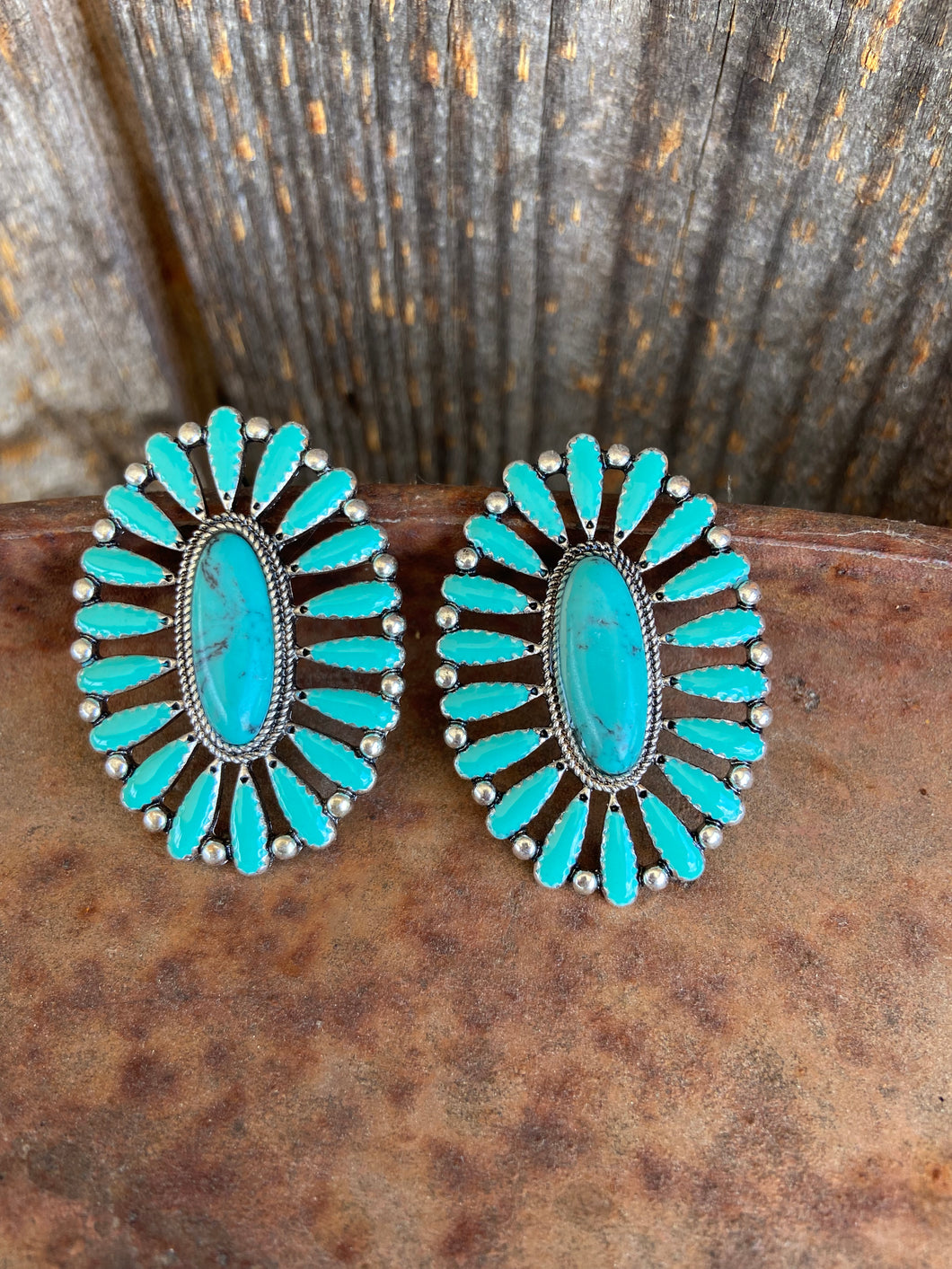 THE TURQUOISE CONCHO FLOWER STUD EARRINGS