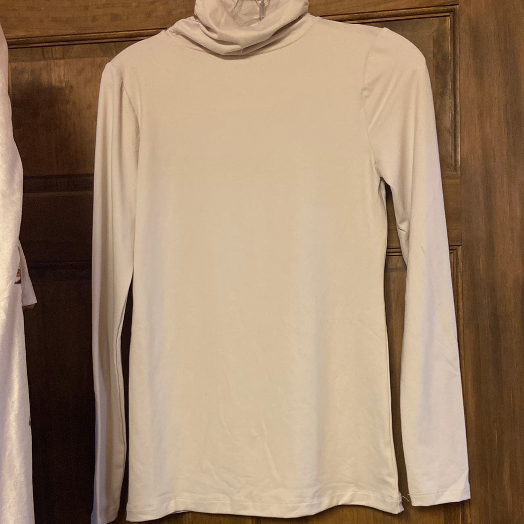 THE MOCK NECK LONG-SLEEVE TOP